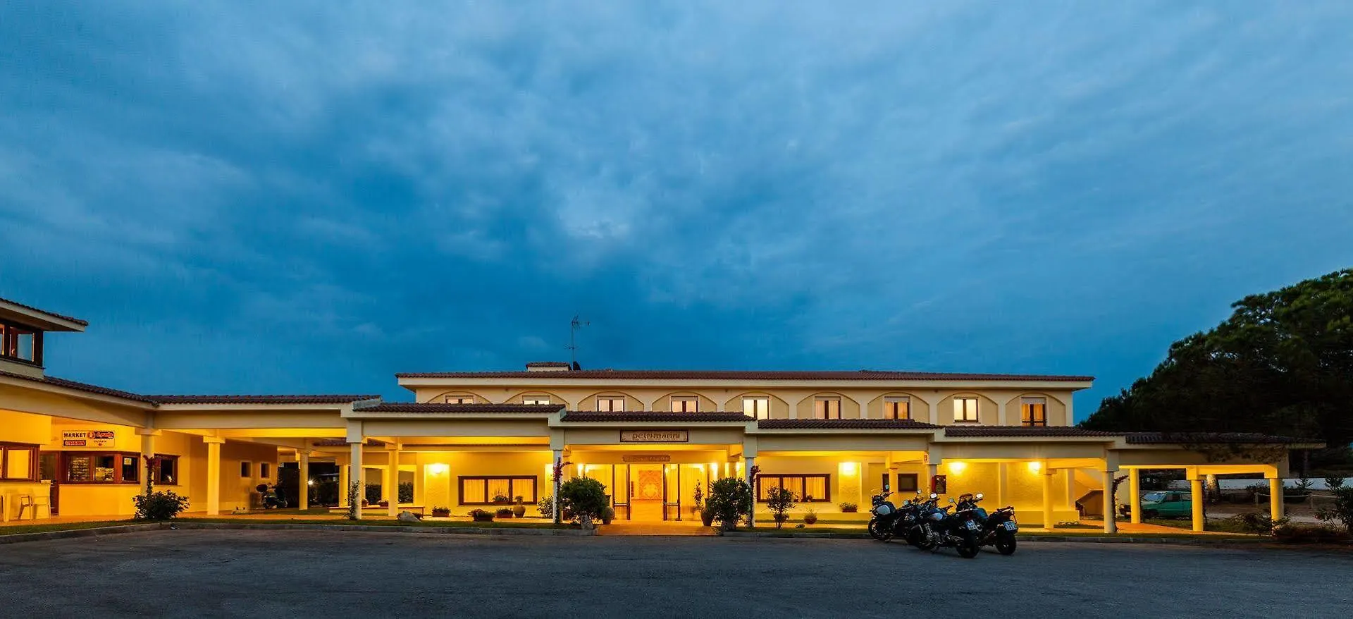 Hotel Petri Marini أغلينتو